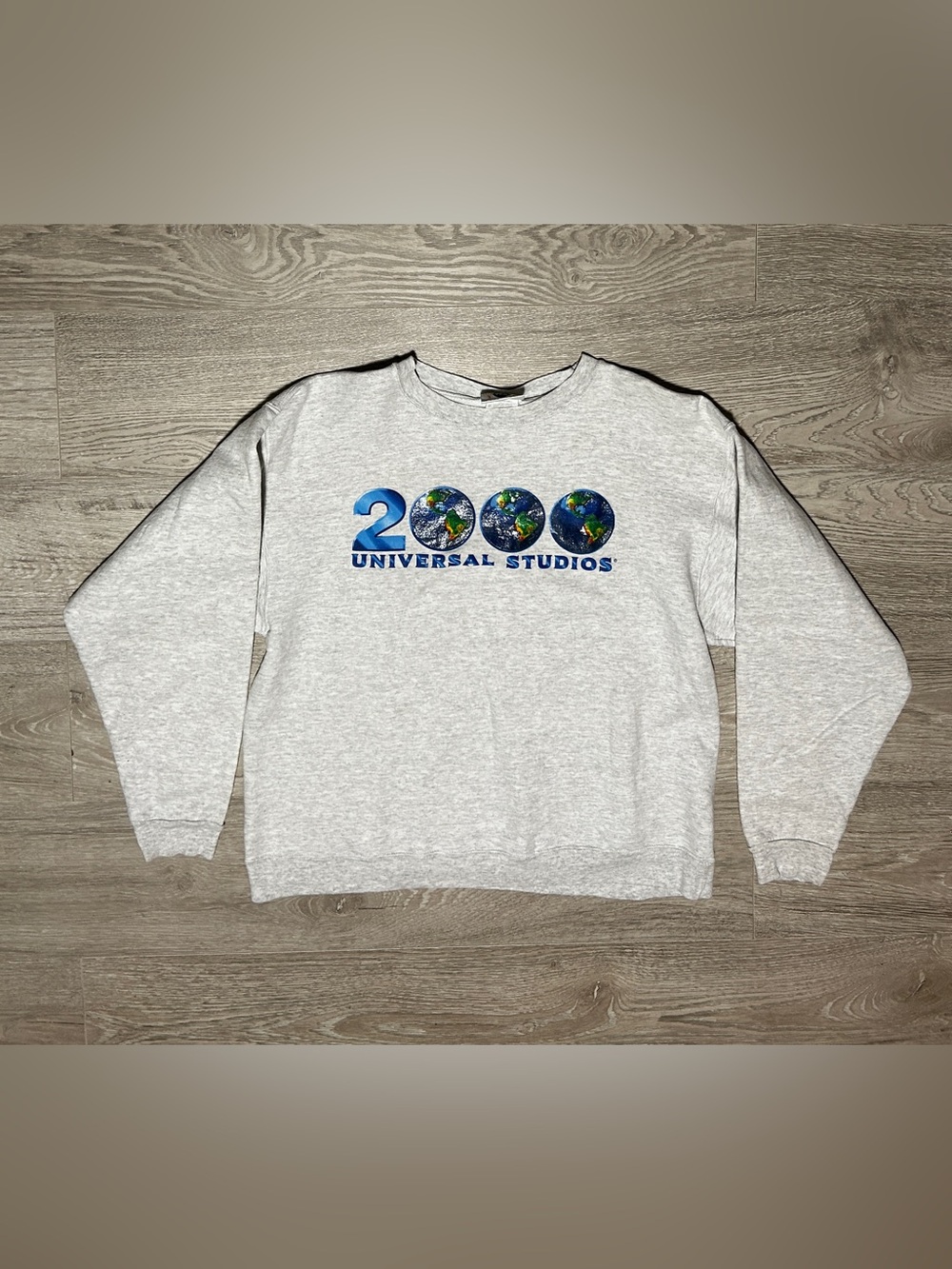 Vintage 2000 Universal Studios Men’s Grey Graphic Crewneck Sweater
